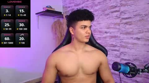 Snapshot of edward__clarck chatting on 10.12.25 EDWARD CLARCK online show from 10.12.25