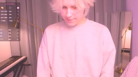 Snapshot of edward_holy chatting on 12.04.24 Edward online show from 12.04.24