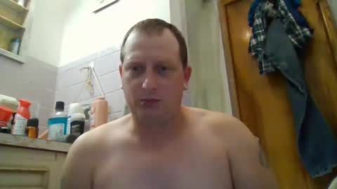 Snapshot of edwardaims_2please chatting on 09.25.25 edwardaims_2please online show from 09.25.25