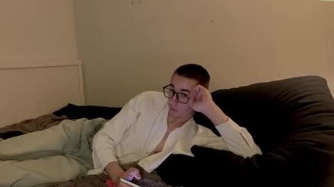 Snapshot of edwarddzhekson chatting on 10.21.25 edwarddzhekson online show from 10.21.25