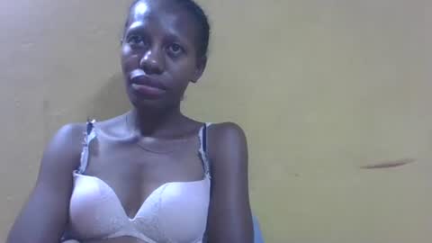 Snapshot of edwige770943 chatting on 04.17.26 edwige770943 online show from 04.17.26