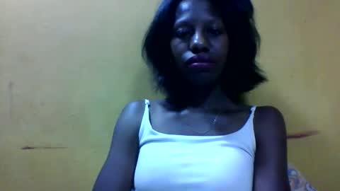 Snapshot of edwige770943 chatting on 04.22.26 edwige770943 online show from 04.22.26