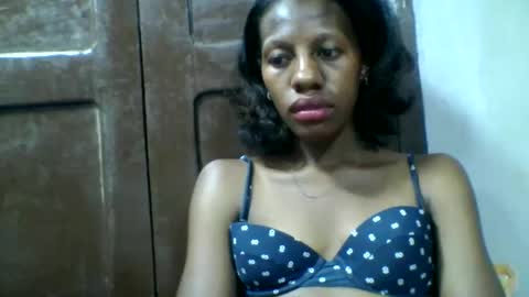 Snapshot of edwige770943 chatting on 04.27.26 edwige770943 online show from 04.27.26