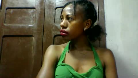 Snapshot of edwige770943 chatting on 05.11.26 edwige770943 online show from 05.11.26