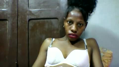 Snapshot of edwige770943 chatting on 05.12.26 edwige770943 online show from 05.12.26