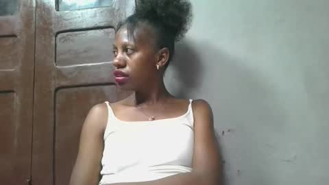 Snapshot of edwige770943 chatting on 05.18.26 edwige770943 online show from 05.18.26