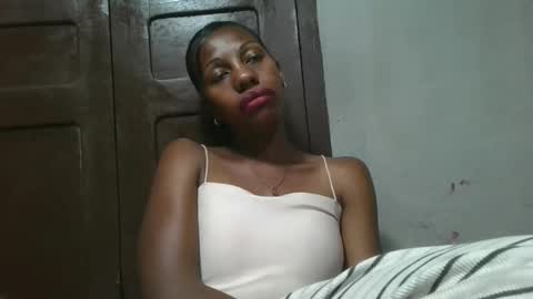 Snapshot of edwige770943 chatting on 05.20.26 edwige770943 online show from 05.20.26