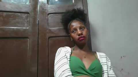 Snapshot of edwige770943 chatting on 05.21.26 edwige770943 online show from 05.21.26