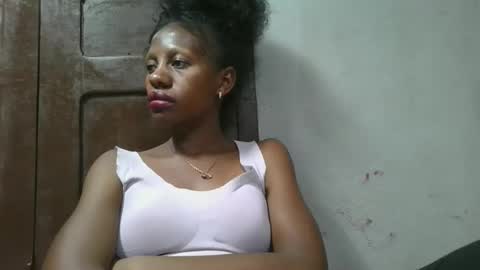Snapshot of edwige770943 chatting on 05.22.26 edwige770943 online show from 05.22.26