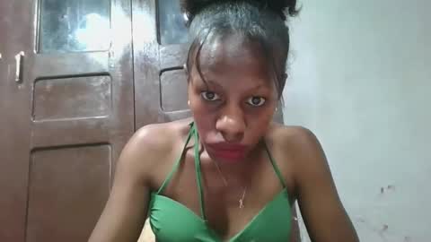 Snapshot of edwige770943 chatting on 05.23.26 edwige770943 online show from 05.23.26