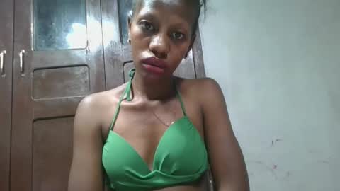 Snapshot of edwige770943 chatting on 05.24.26 edwige770943 online show from 05.24.26