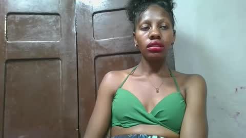 Snapshot of edwige770943 chatting on 05.28.26 edwige770943 online show from 05.28.26