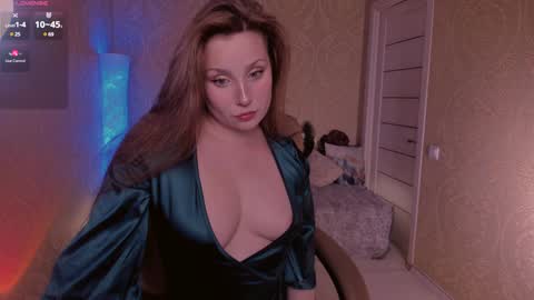 Snapshot of eesmaaarr chatting on 01.14.25 eesmaaarr online show from 01.14.25