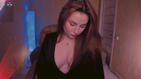 Snapshot of eesmaaarr chatting on 09.30.25 eesmaaarr online show from 09.30.25