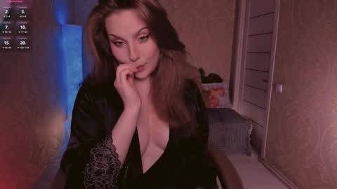 Snapshot of eesmaaarr chatting on 10.09.25 eesmaaarr online show from 10.09.25