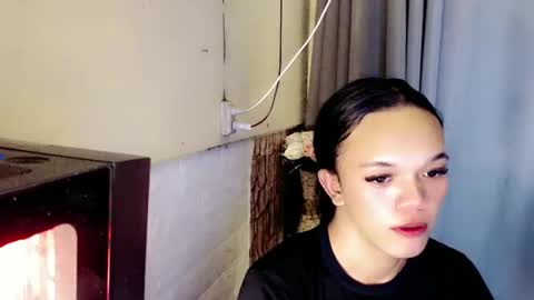 Snapshot of eeykamaliit chatting on 12.04.24 Pia online show from 12.04.24