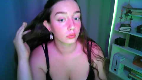 Snapshot of effie_balconii chatting on 09.20.25 effie_balconii online show from 09.20.25