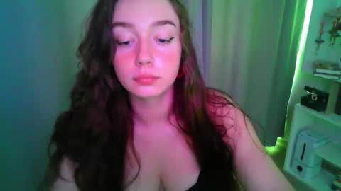 Snapshot of effie_balconii chatting on 09.22.25 effie_balconii online show from 09.22.25