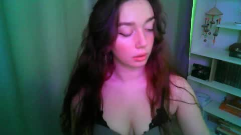 Snapshot of effie_balconii chatting on 10.13.25 effie_balconii online show from 10.13.25