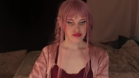 Snapshot of effiemur chatting on 12.19.24 Effie Mur online show from 12.19.24