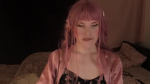 Snapshot of effiemur chatting on 12.24.24 Effie Mur online show from 12.24.24