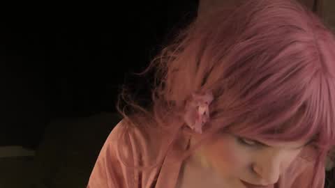 Snapshot of effiemur chatting on 12.29.24 Effie Mur online show from 12.29.24