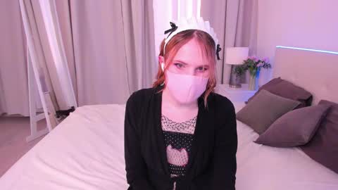 Snapshot of effiemur chatting on 09.29.25 Effie Mur online show from 09.29.25