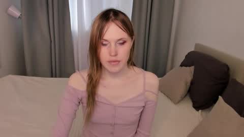 Effie Mur online show from 11.20.25