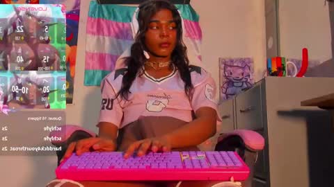 Snapshot of effy_marinn chatting on 09.30.25 effy_marinn online show from 09.30.25