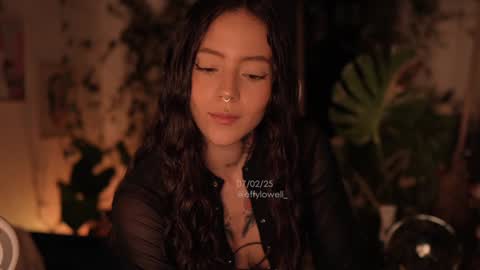 Snapshot of effylowell_ chatting on 02.08.25 Effy online show from 02.08.25