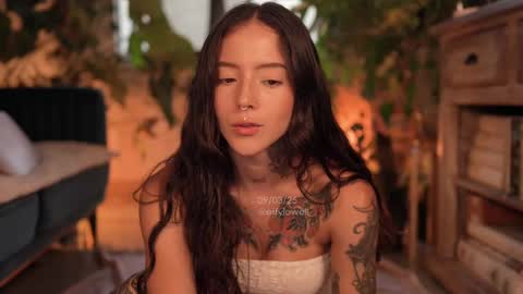 Snapshot of effylowell_ chatting on 03.09.25 Effy online show from 03.09.25