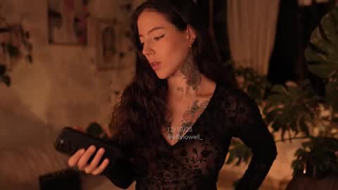 Snapshot of effylowell_ chatting on 10.13.25 Effy online show from 10.13.25