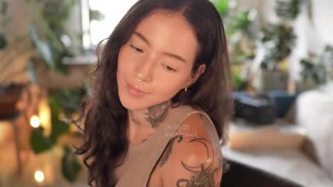 Snapshot of effylowell_ chatting on 10.29.25 Effy online show from 10.29.25