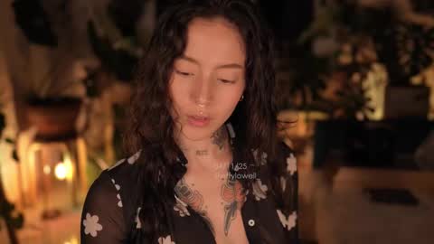 Snapshot of effylowell_ chatting on 11.05.25 Effy online show from 11.05.25