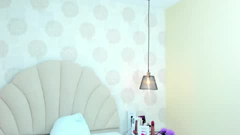  E F F Y  online show from 01.03.25