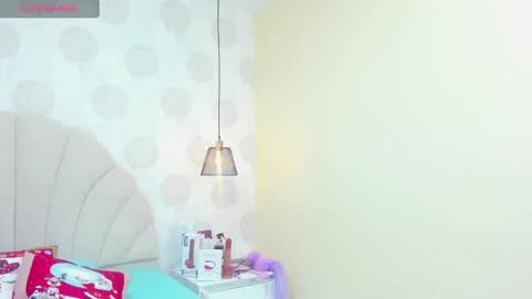  E F F Y  online show from 01.04.25