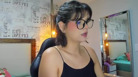  E F F Y  online show from 01.05.25