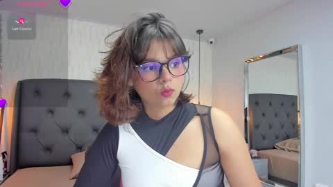  E F F Y  online show from 02.20.25