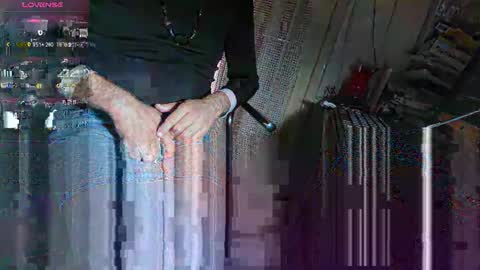 Snapshot of efi_crossou chatting on 11.18.25 efi_crossou online show from 11.18.25