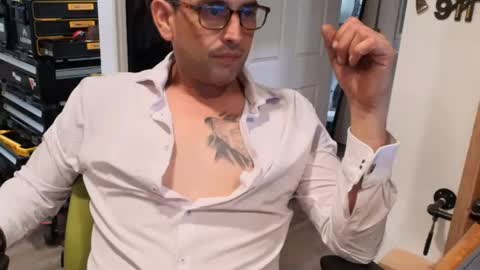 Snapshot of eguevara555500 chatting on 06.14.26 SilverBulture online show from 06.14.26
