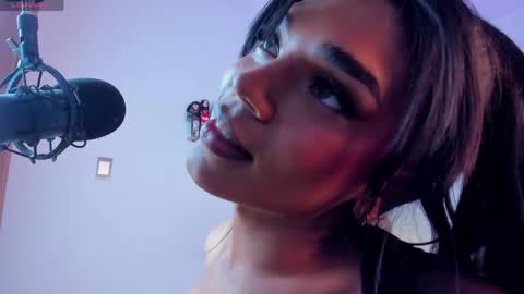 Snapshot of eiimy_ray_ chatting on 04.07.26 Eiimy ray online show from 04.07.26
