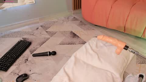 Eilin online show from 12.31.24