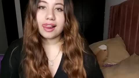 EIMY   MODEL INDEPENDENT online show from 02.06.25