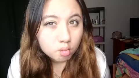 EIMY   MODEL INDEPENDENT online show from 02.11.25