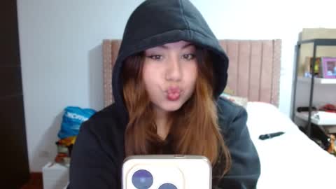 EIMY   MODEL INDEPENDENT online show from 03.06.25