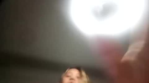 EIMY   MODEL INDEPENDENT online show from 09.17.25