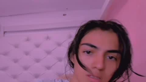 Snapshot of eimy_skinny chatting on 05.24.26 eimy online show from 05.24.26