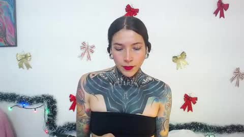 Snapshot of eimytatto_ chatting on 01.02.25 Carla online show from 01.02.25