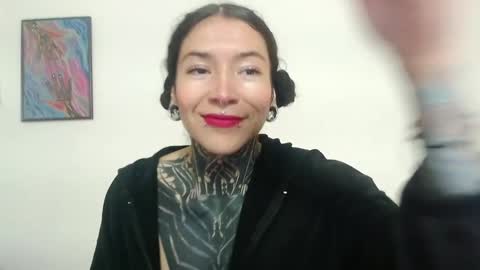 Snapshot of eimytatto_ chatting on 01.05.25 Carla online show from 01.05.25