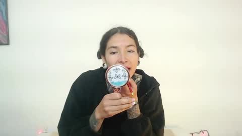 Snapshot of eimytatto_ chatting on 01.05.25 Carla online show from 01.05.25